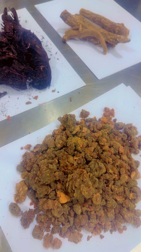 مرهم القسط الهندي والمرة والخواجوا ٢٠٠ غرام